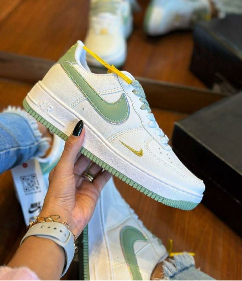 Tênis Nike Air Force 1 + Brinde