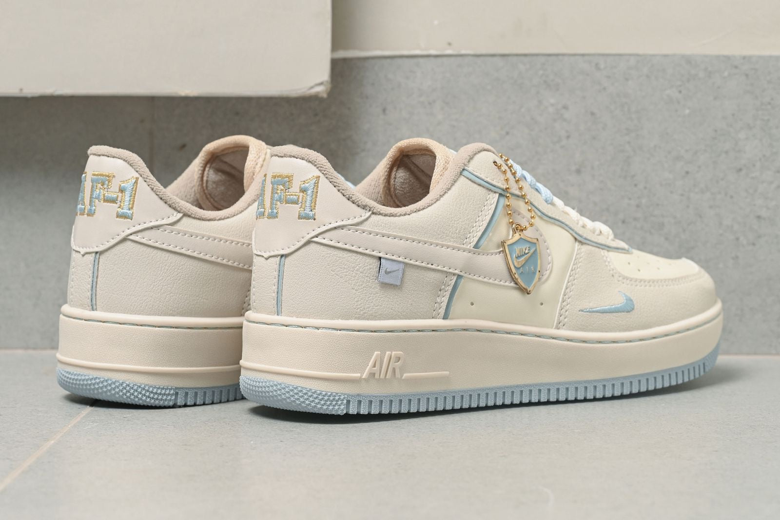 Nike Air Force 1 + Brinde