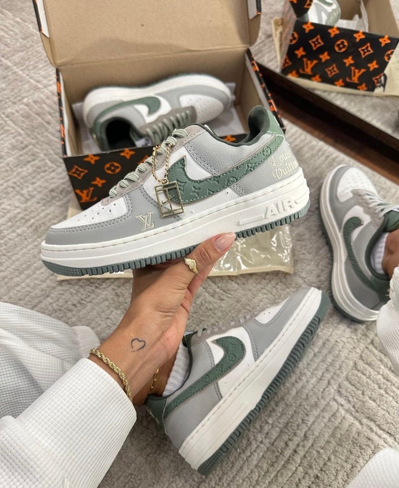 Tênis Nike Air Force 1 + Brinde