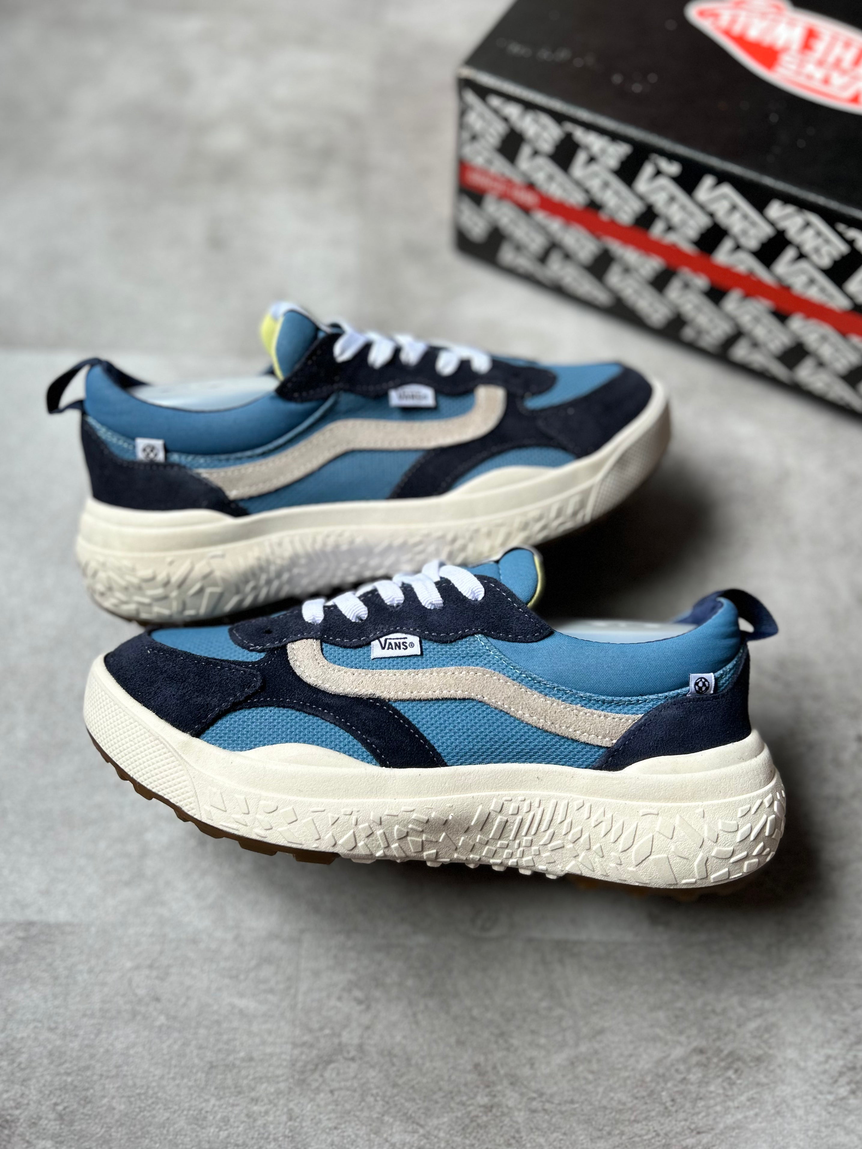 Tênis V4ns Ultrarange VR3 - Compre 1 Leve 2
