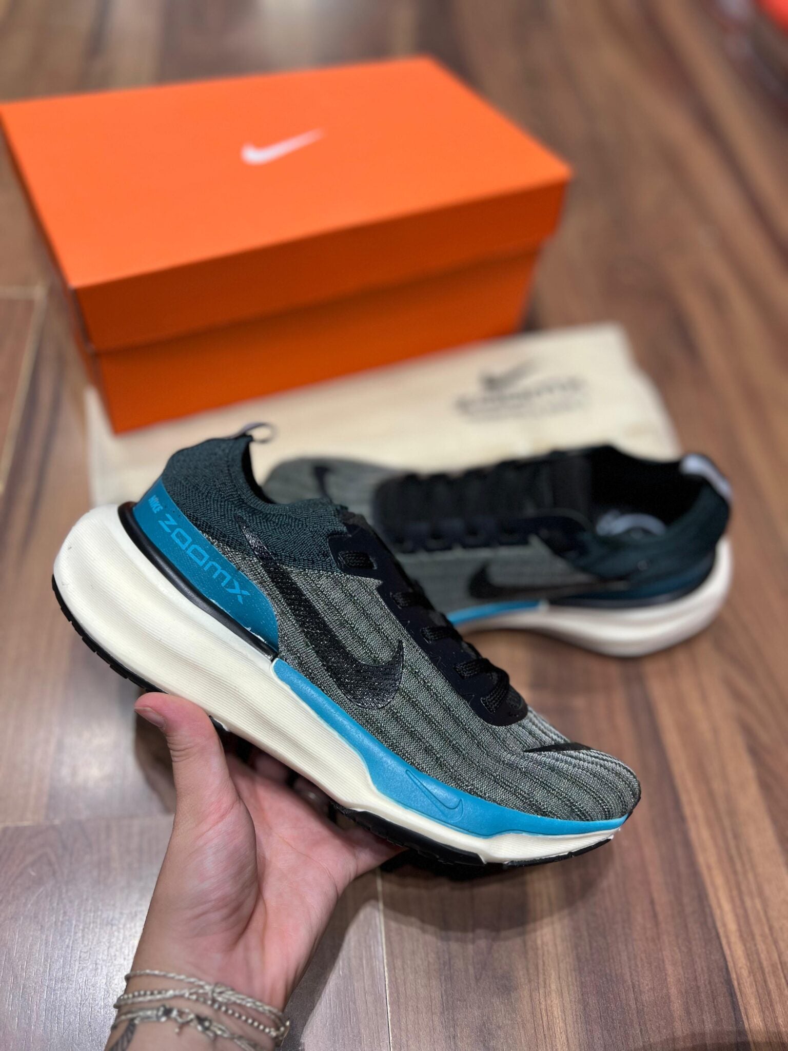 Nike ZoomX Invincible Run 3 + Brinde