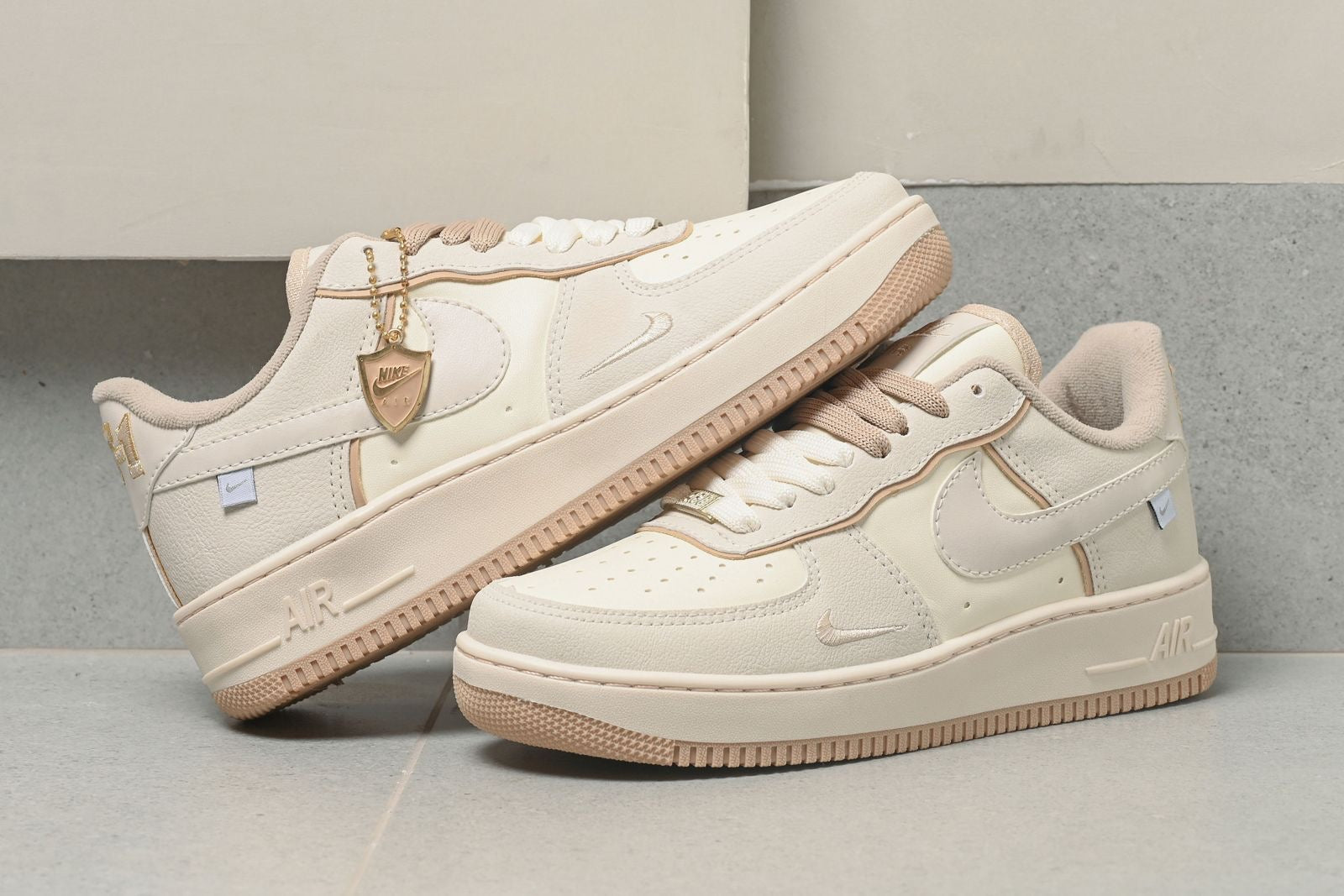 Nike Air Force 1 + Brinde
