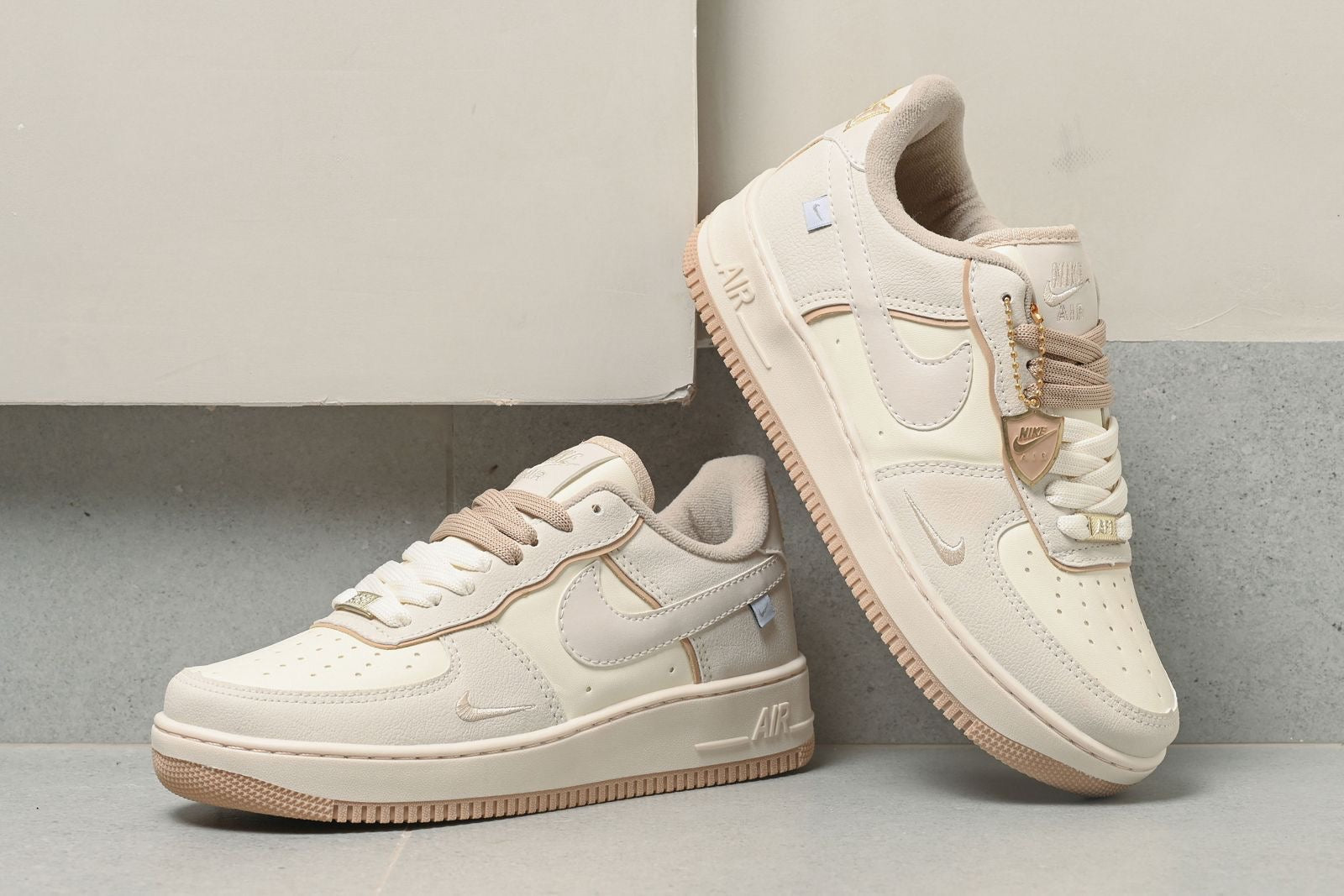 Nike Air Force 1 + Brinde