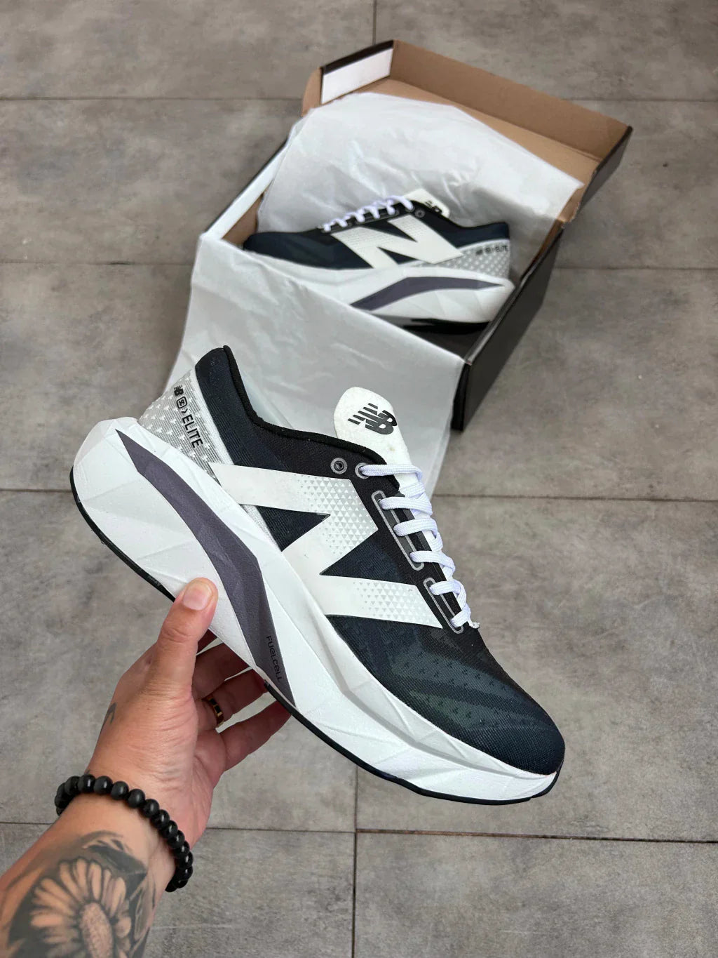Tenis N. Balance Fuelcell Rebel V4 - Branco e Azul