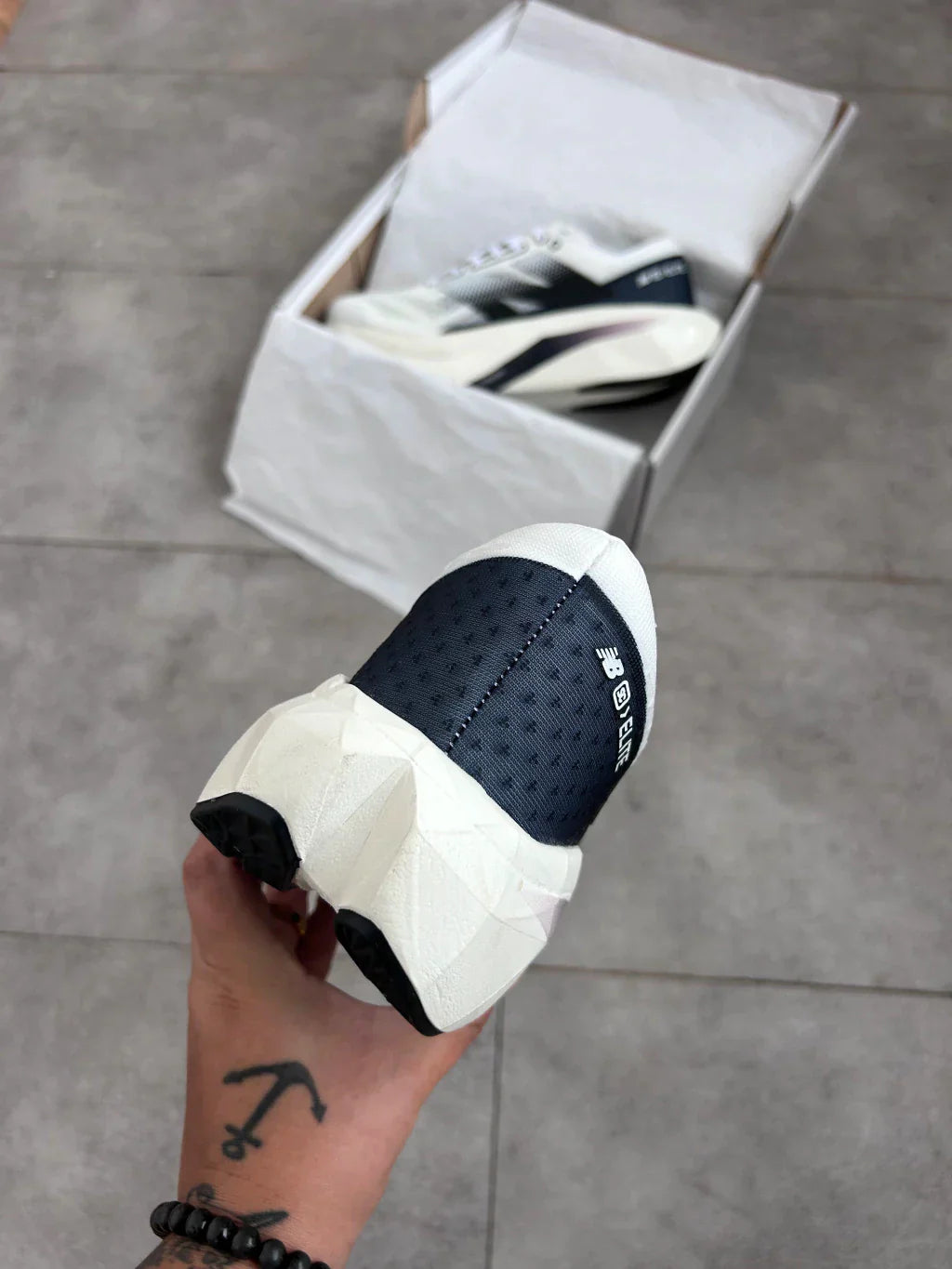 Tenis N. Balance Fuelcell Rebel V4 - Branco e Preto