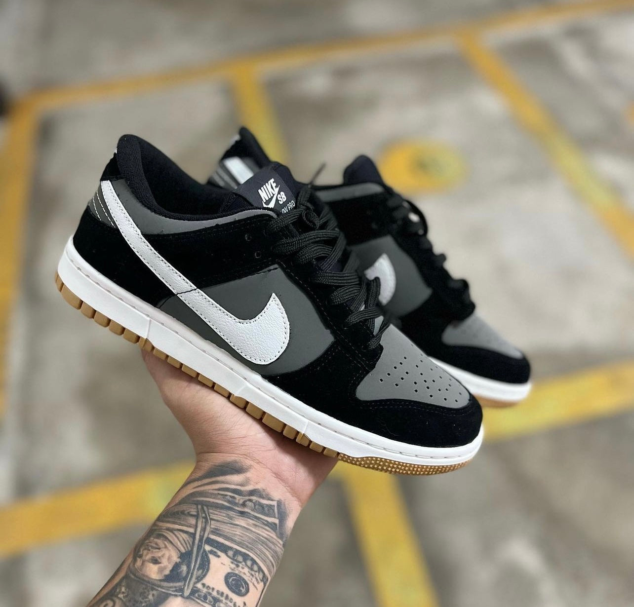 Tênis Nike Dunk Low + Brinde