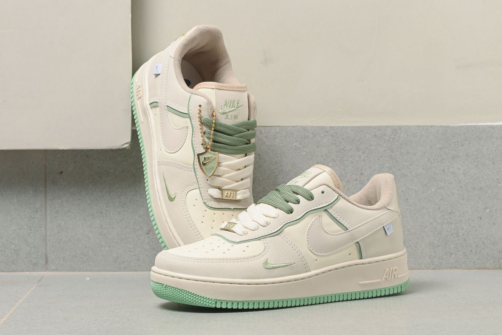 Nike Air Force 1 +Brinde