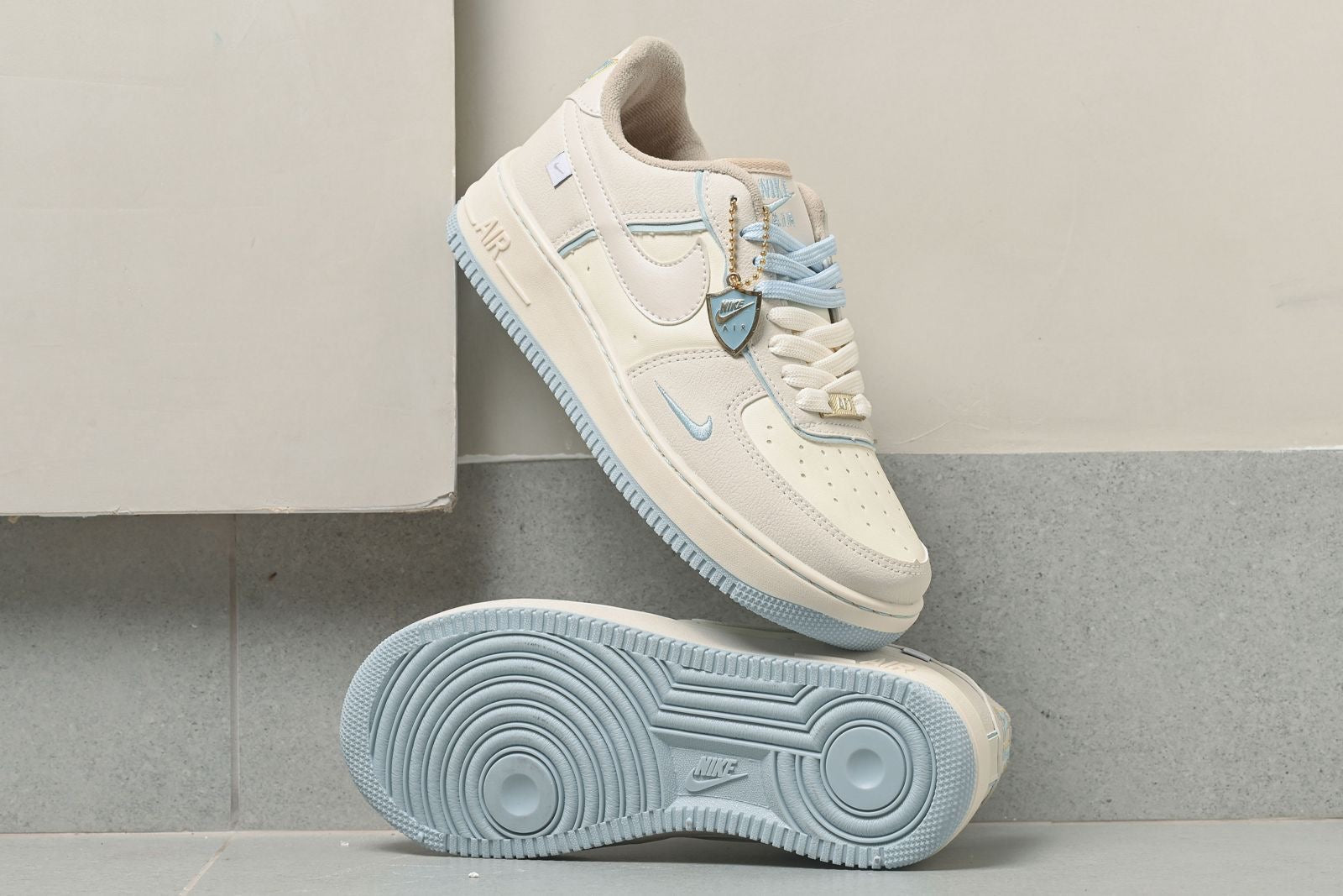 Nike Air Force 1 + Brinde