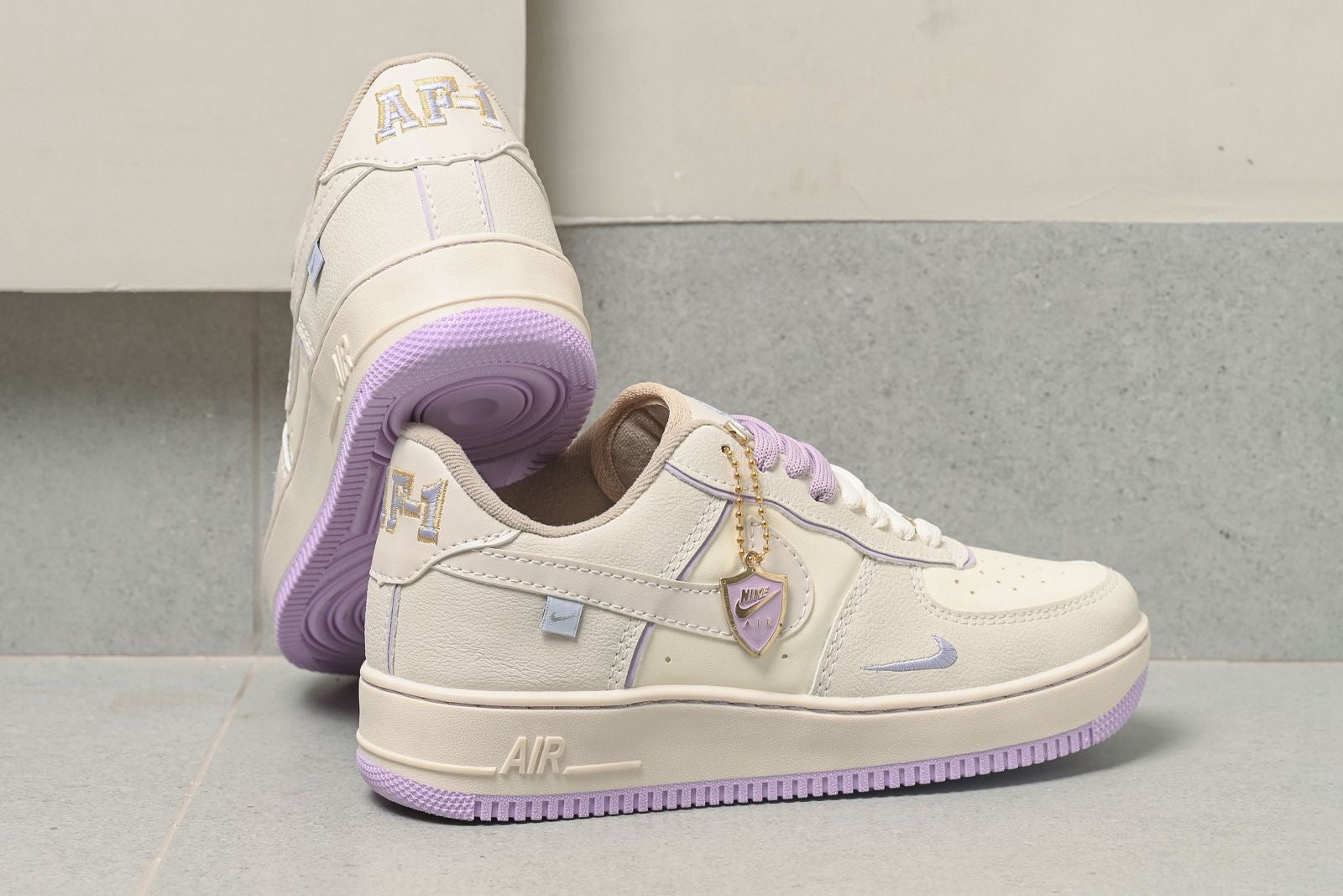 Nike Air Force 1 + Brinde