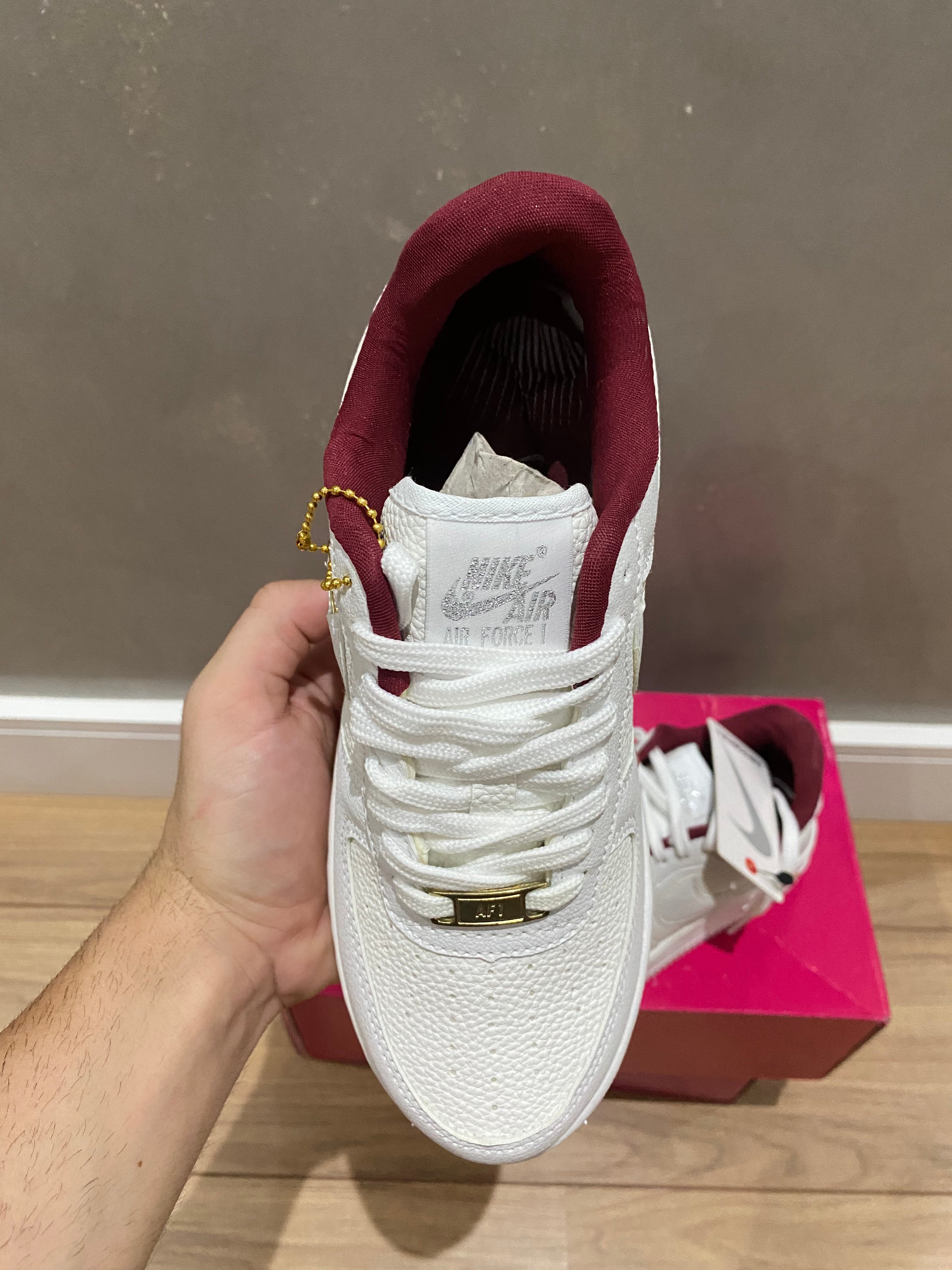 Tênis Nike Air Force 1 + Brinde