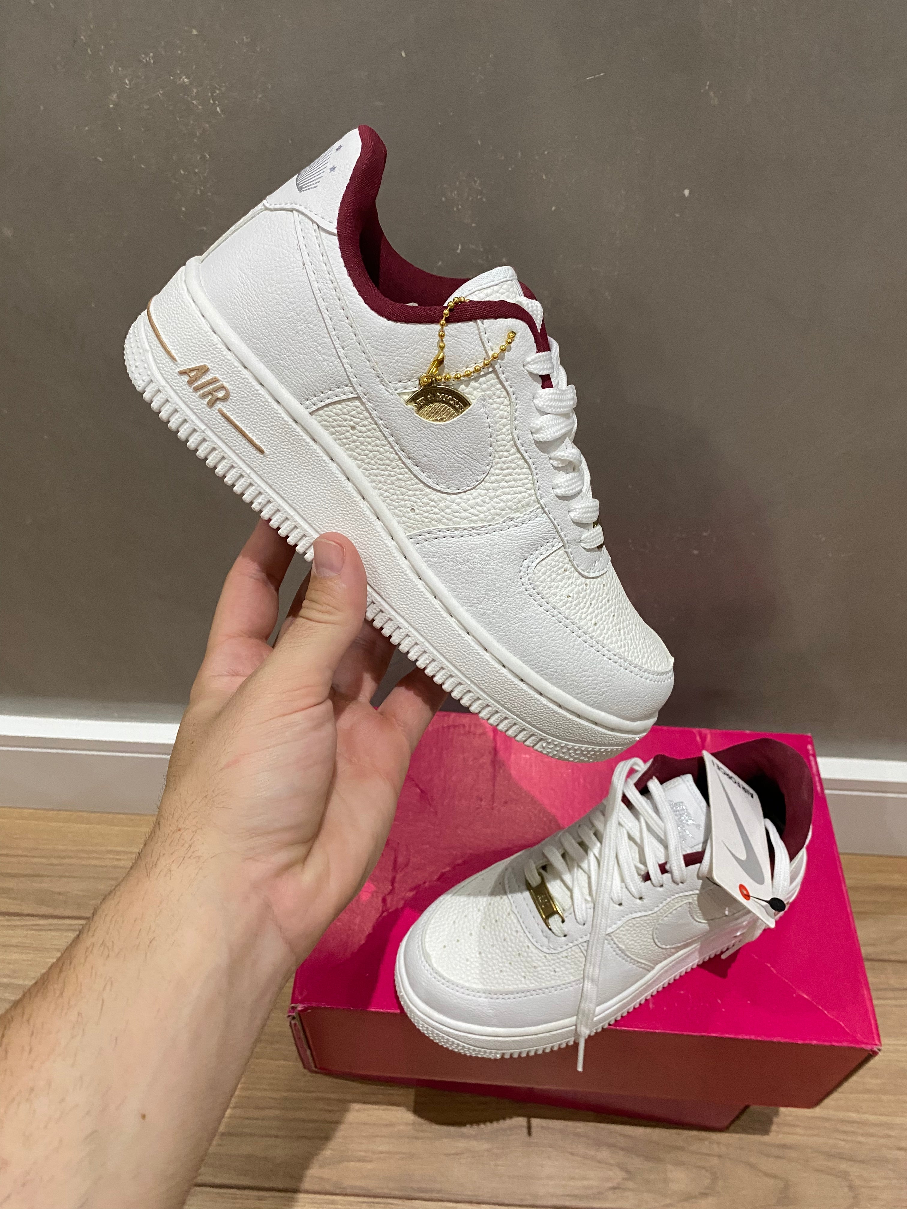 Tênis Nike Air Force 1 + Brinde