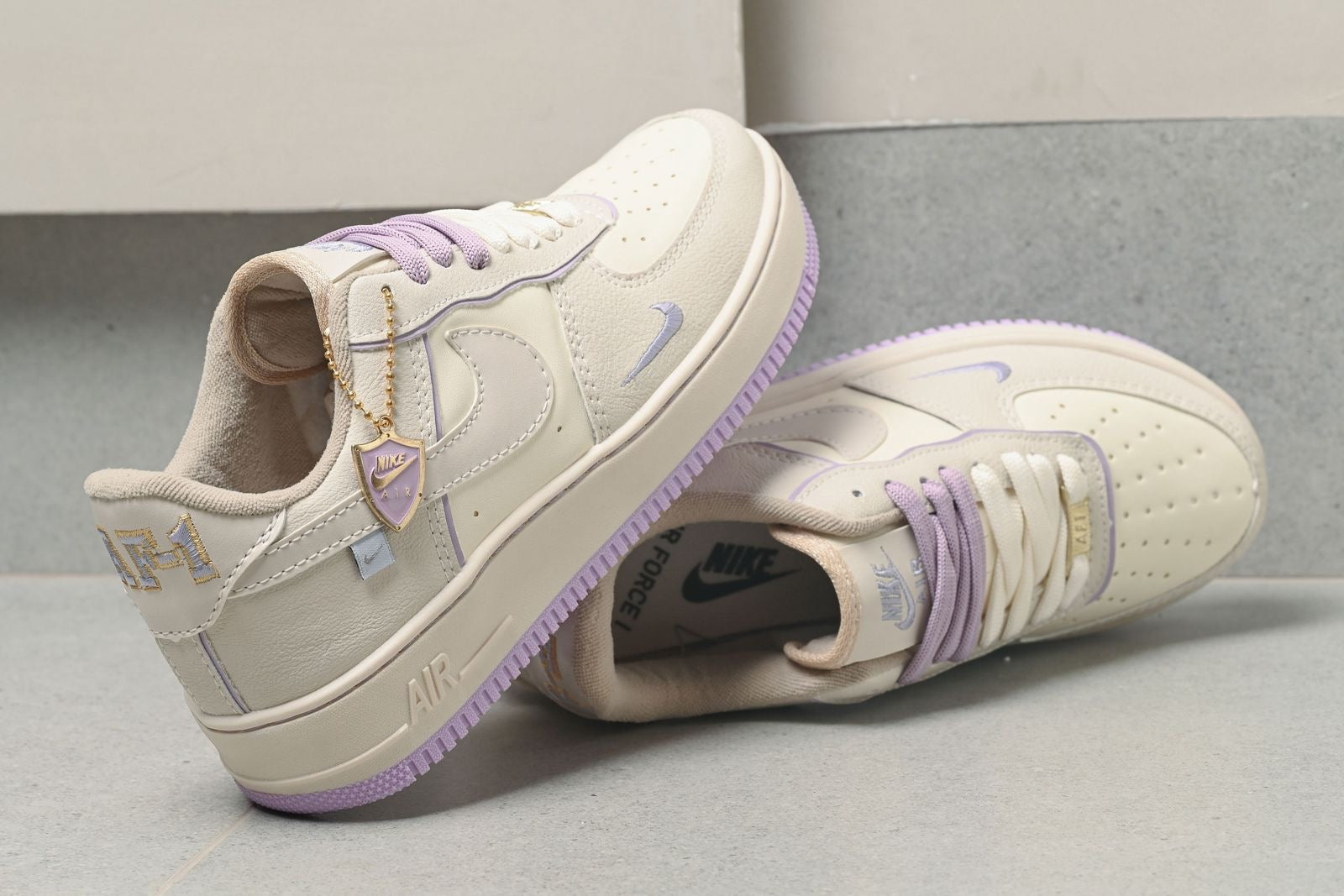 Nike Air Force 1 + Brinde