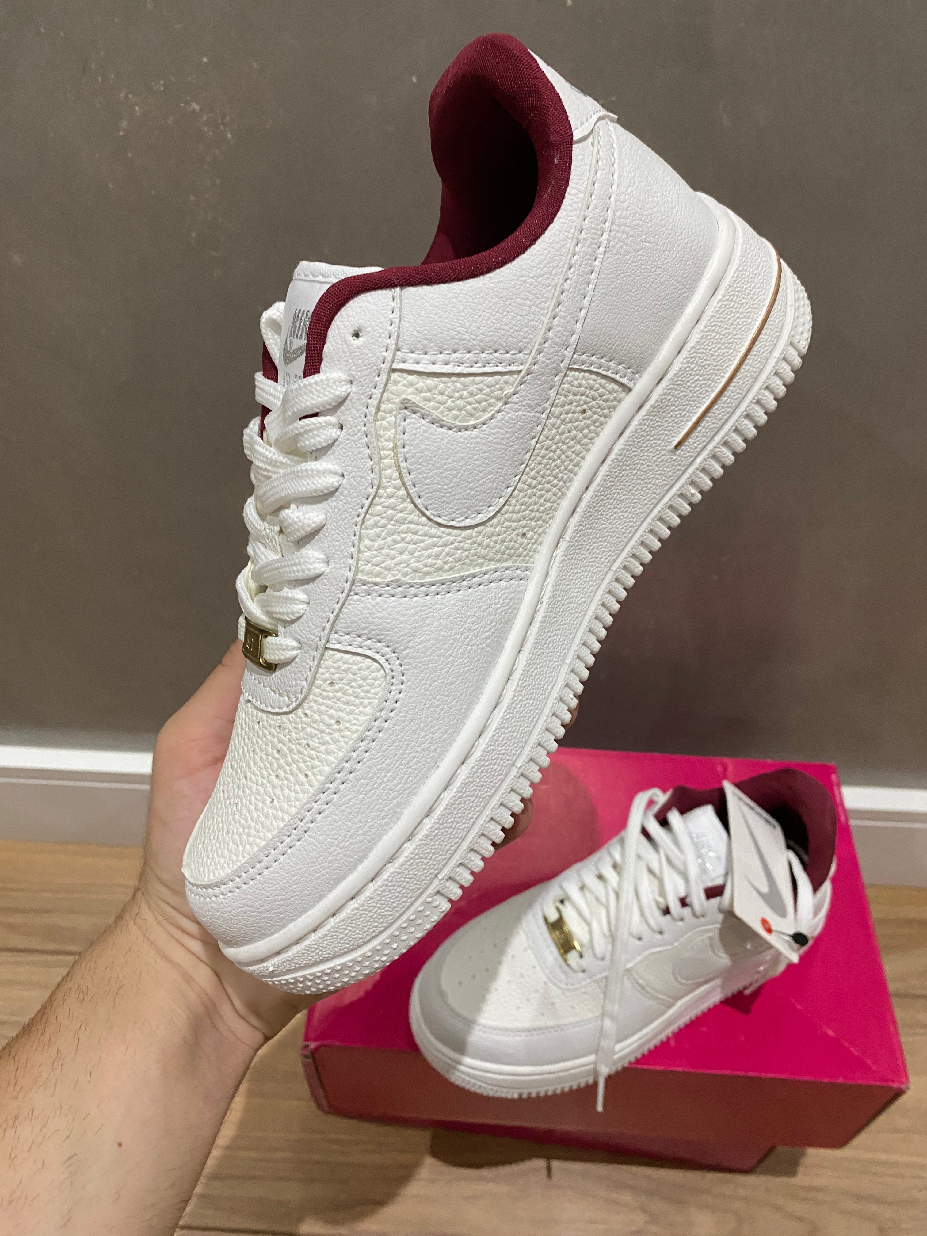 Tênis Nike Air Force 1 + Brinde