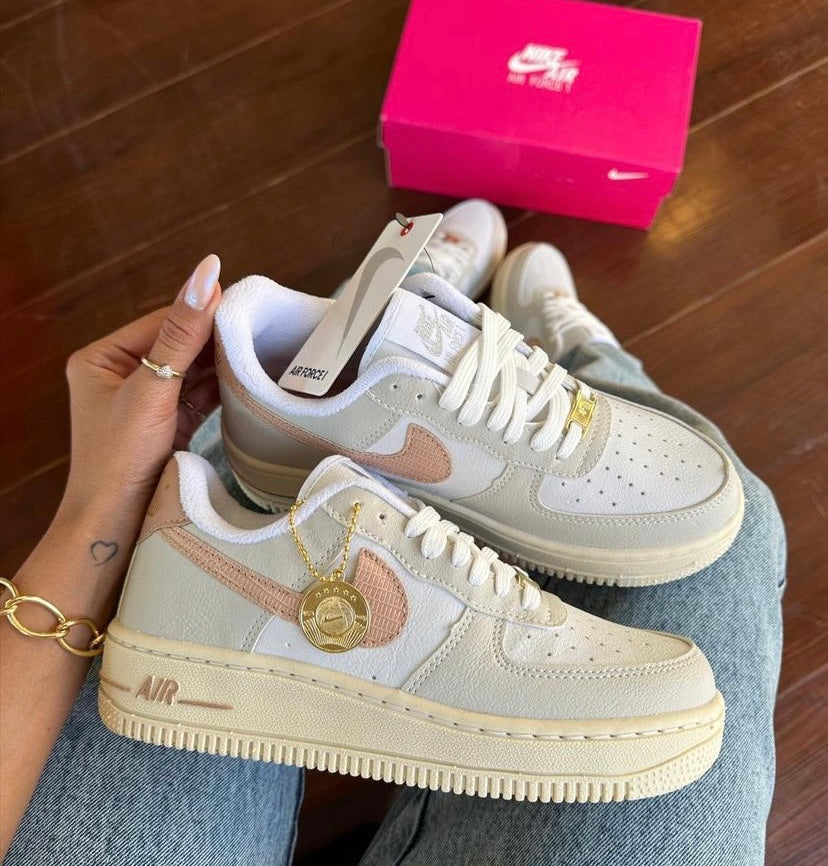 Tênis Nike Air Force 1 + Brinde