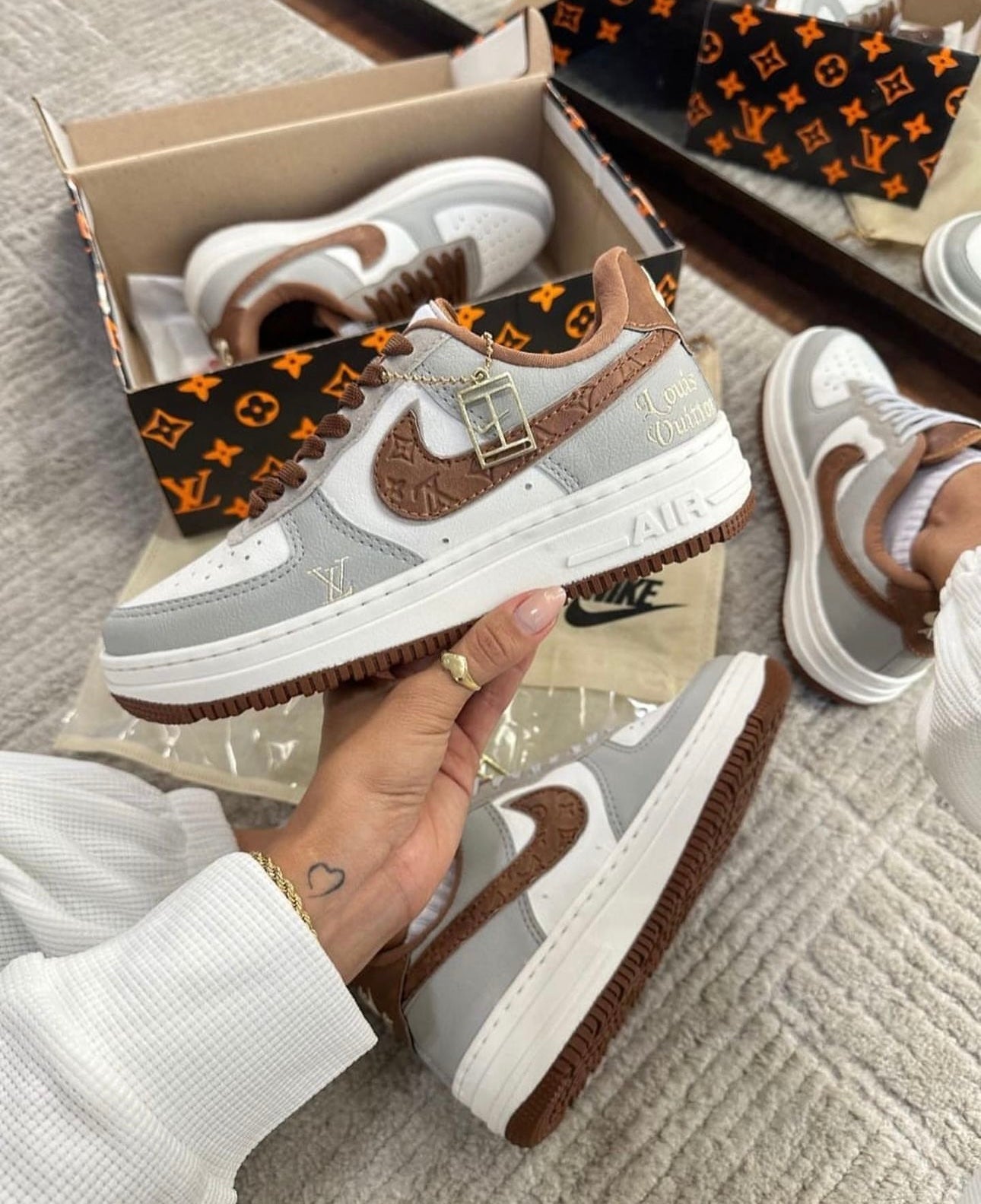 Tênis Nike Air Force 1 + Brinde