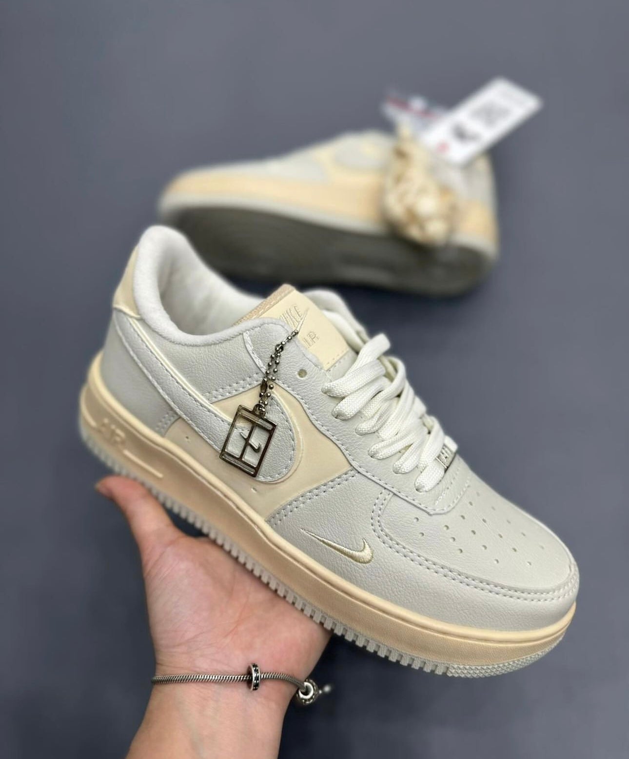 Nike Air Force 1 Low '07 + Brinde