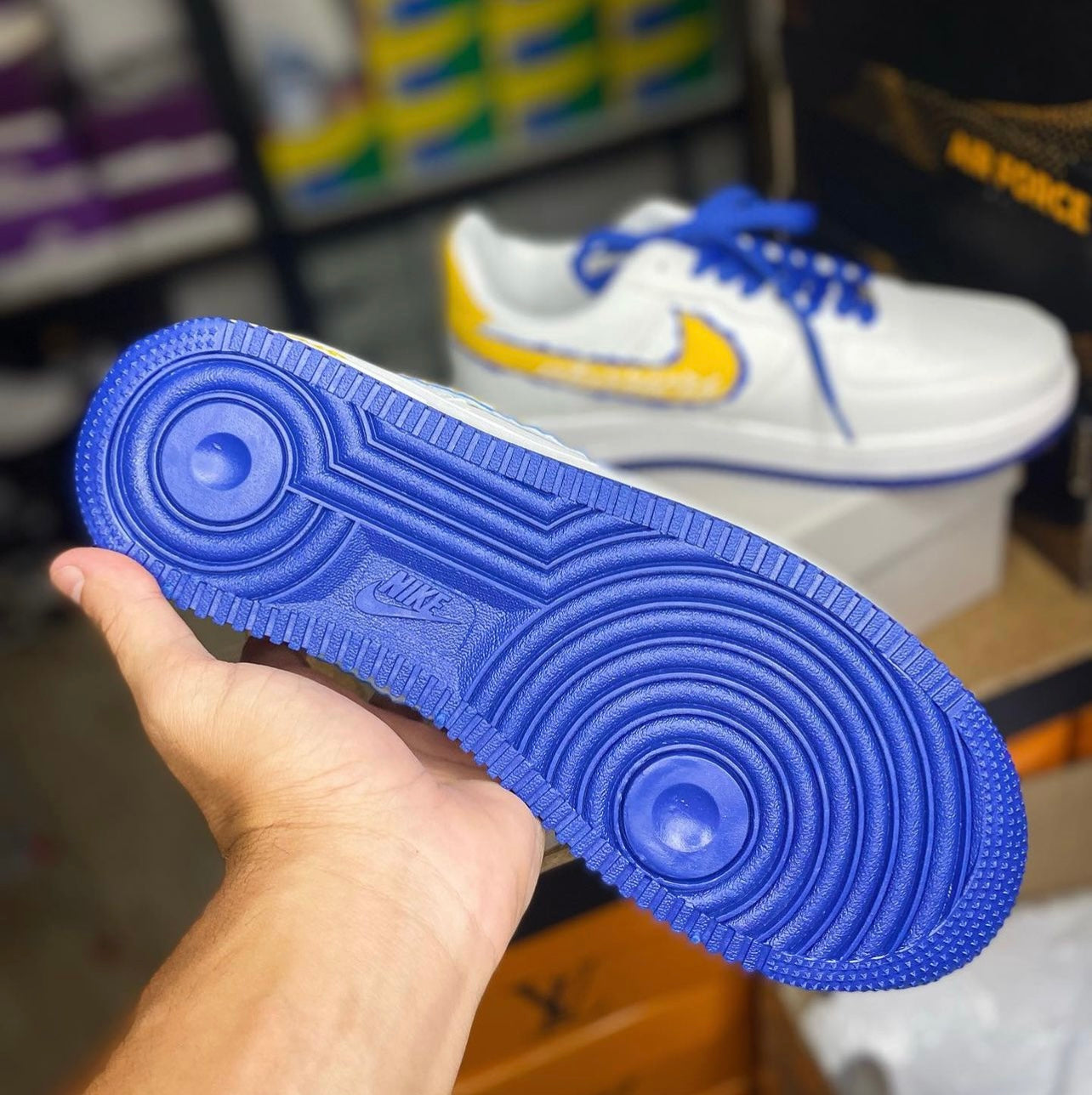 Tênis Nike Air Force 1  + Brinde