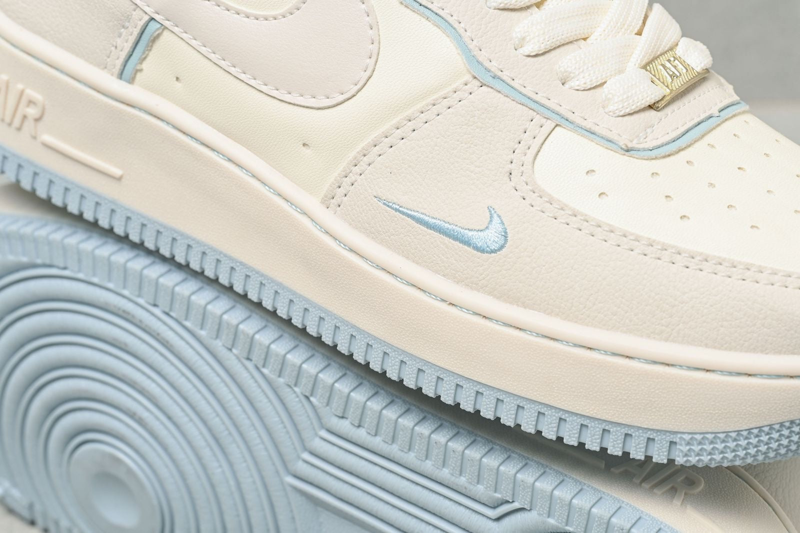 Nike Air Force 1 + Brinde