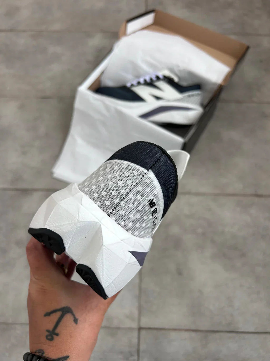 Tenis N. Balance Fuelcell Rebel V4 - Branco e Azul