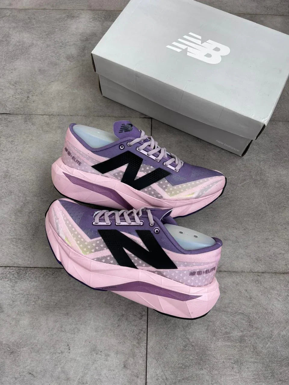 Tenis N. Balance Fuelcell Rebel V4 - Rosa e Roxo